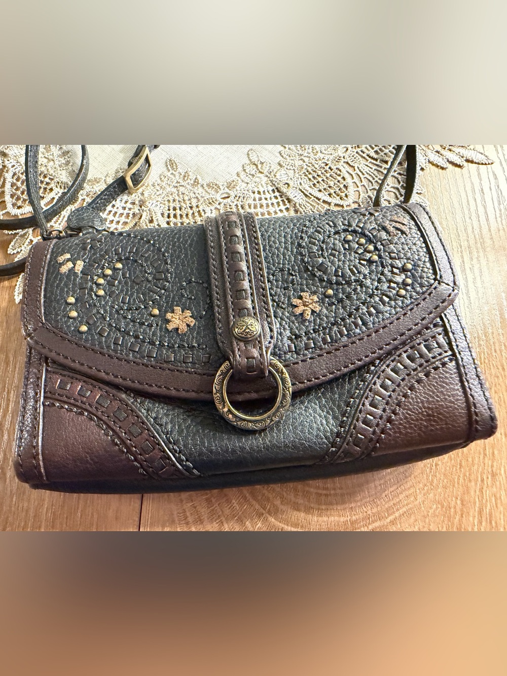 Brighton Black and Brown Flower Round Ring Wallet EUC Crossbody/Shoulder/Clutch